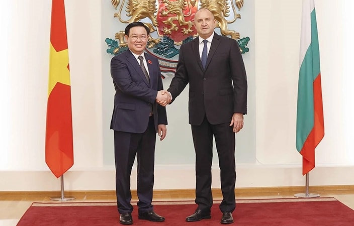 Chủ tịch Quốc hội Vương Đình Huệ hội kiến Tổng thống Bulgaria Rumen Radev. (Ảnh: TTXVN) Chủ tịch Quốc hội Vương Đình Huệ hội kiến Tổng thống Bulgaria Rumen Radev. (Ảnh: TTXVN)