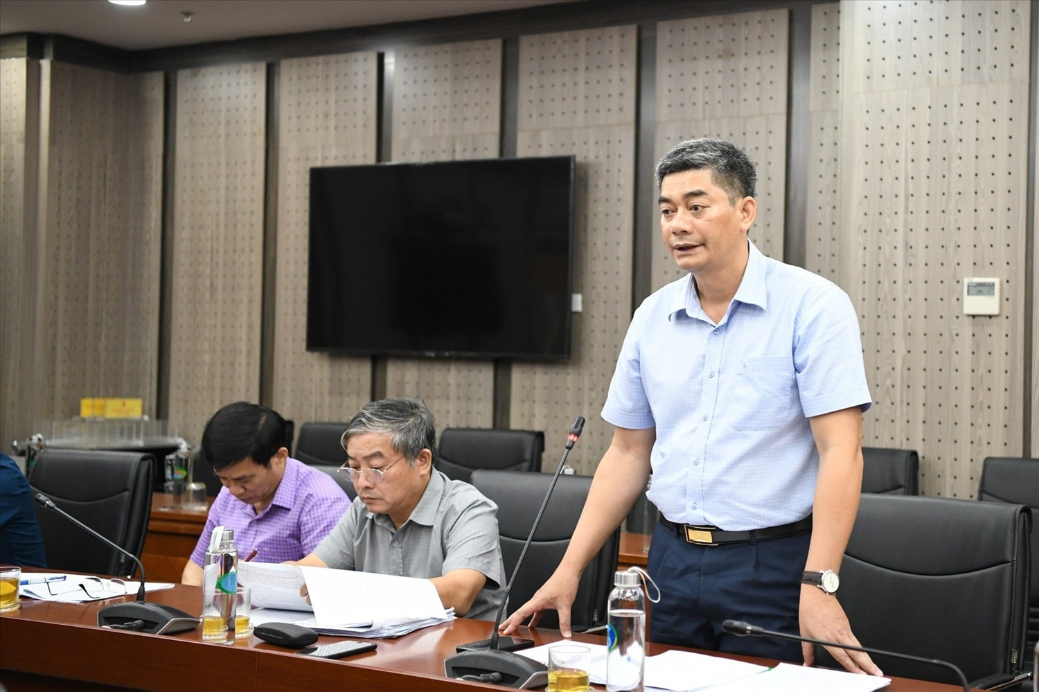 Thứ trưởng, Phó Chủ nhiệm Ủy ban Dân tộc Y Vinh Tơr phát biểu tại buổi làm việc