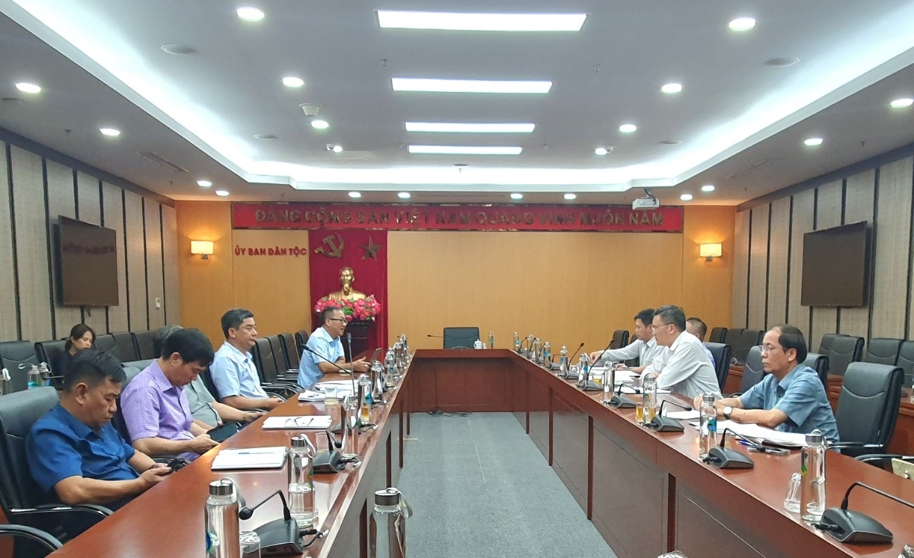 Quang cảnh buổi làm việc