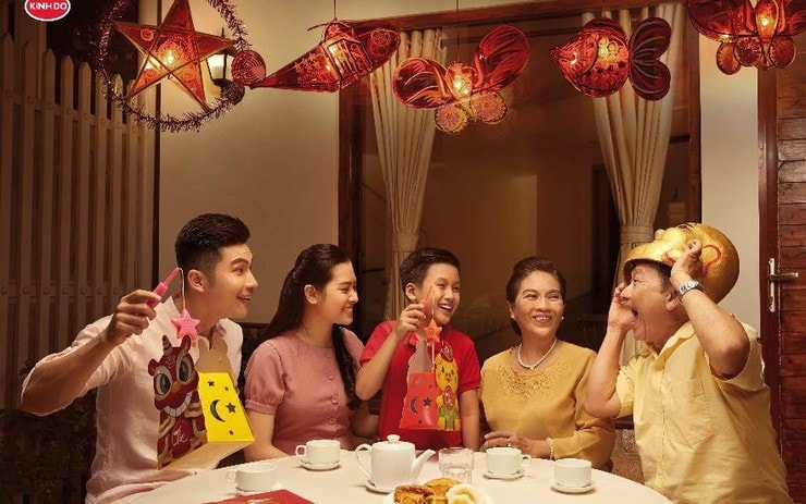 Tết Trung thu là dịp gia đình tụ họp cùng nhau chuẩn bị mâm cúng để dâng lên gia tiên cầu mong gia đình được bình an, khỏe mạnh, gặp nhiều may mắn trong cuộc sống.