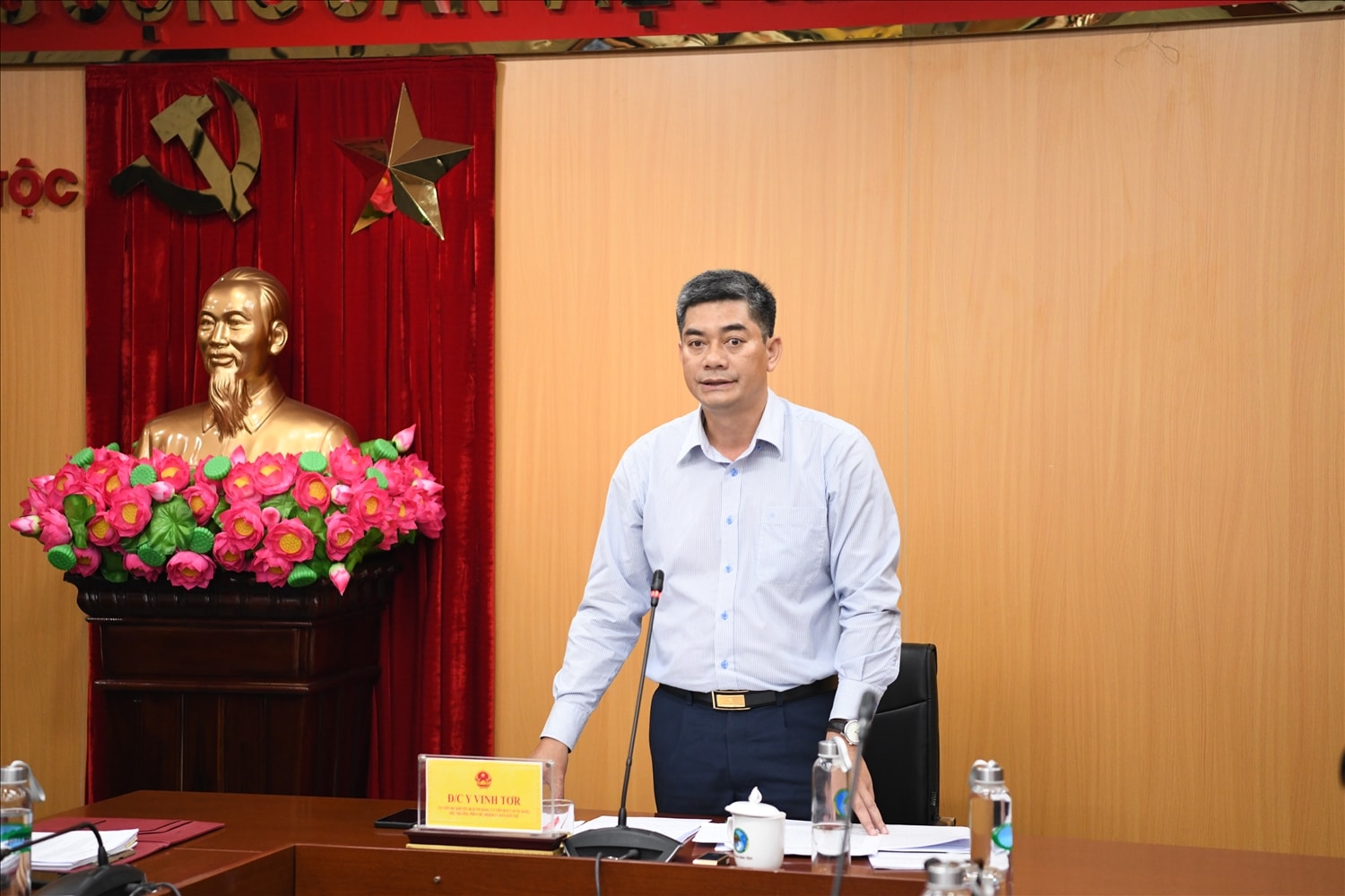 Thứ trưởng, Phó Chủ nhiệm UBDT Y Vinh Tơr - Phó trưởng Ban Soạn thảo chủ trì cuộc họp Thứ trưởng, Phó Chủ nhiệm UBDT Y Vinh Tơr - Phó trưởng Ban Soạn thảo chủ trì cuộc họp