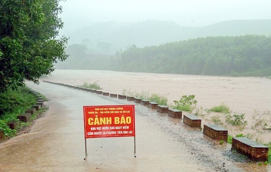 Biển cảnh báo được đặt tại các nơi nguy hiểm Biển cảnh báo được đặt tại các nơi nguy hiểm