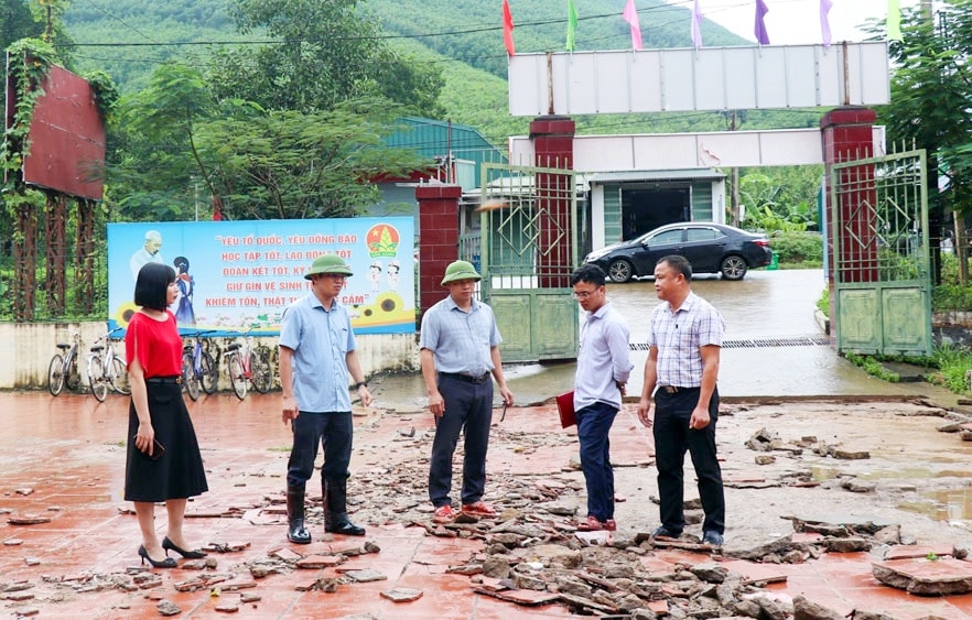 Lãnh đạo UBND huyện Sơn Động kiểm tra ảnh hưởng mưa lớn tại các trường học Lãnh đạo UBND huyện Sơn Động kiểm tra ảnh hưởng mưa lớn tại các trường học