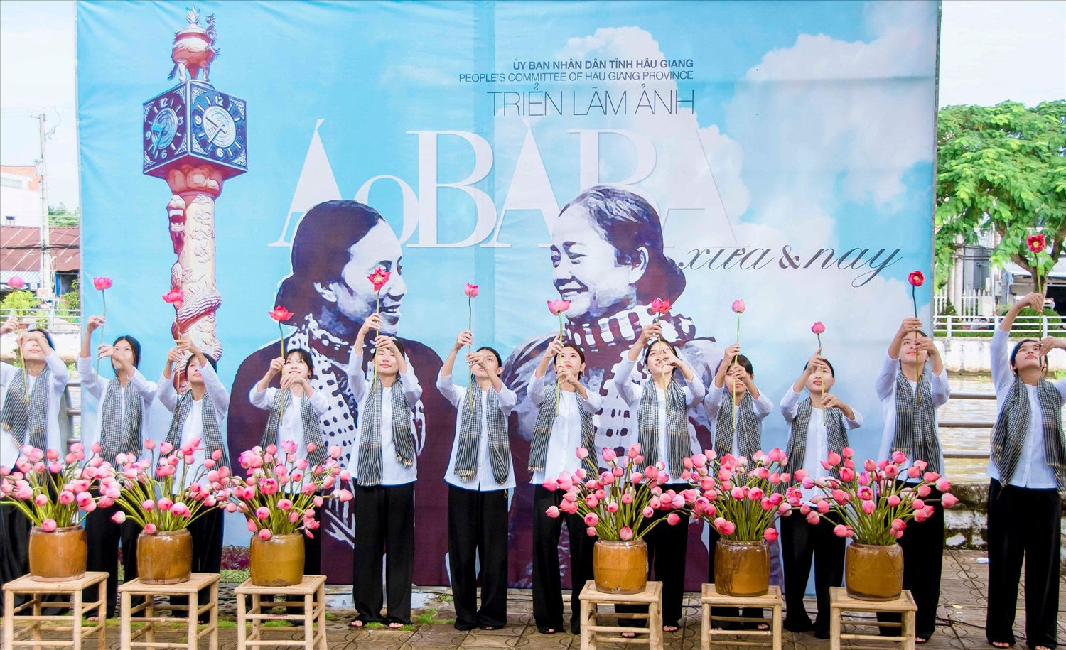 Triển lãm tranh chiếc áo bà ba xưa và nay sẽ được trưng bày từ ngày 25/9 đến ngày 29/10/2023 tại Công viên tượng bờ kè Xà No, đường Trần Hưng Đạo, Phường 1, TP Vị Thanh ( Hậu Giang) 