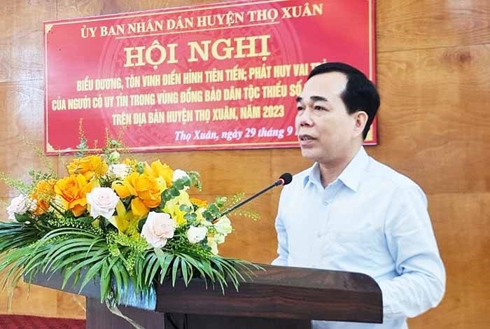 Ông Cầm Bá Tường - Phó Trưởng Ban Dân tộc tỉnh Thanh Hóa phát biểu tại Hội nghị