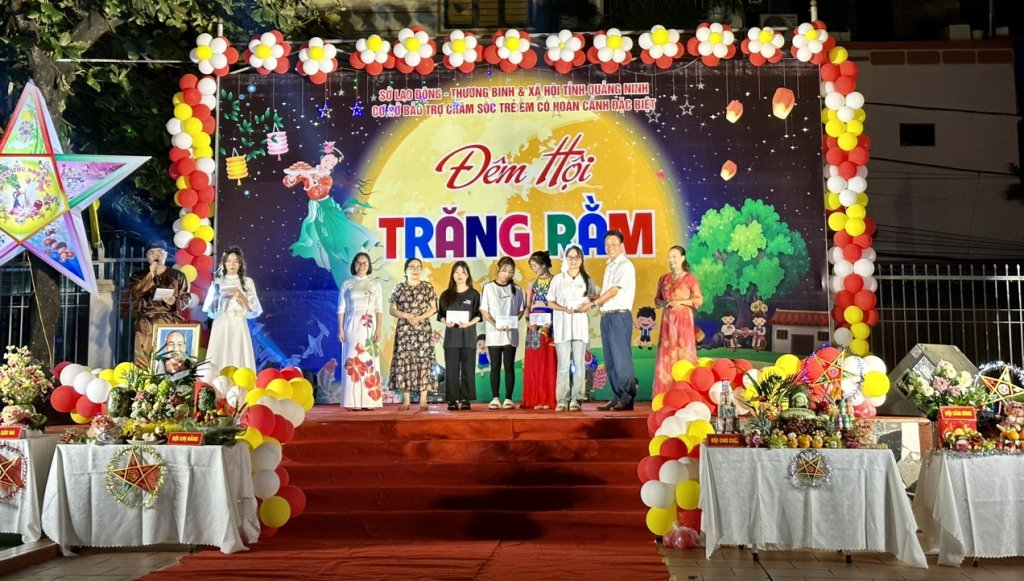 Để tạo điểm nhấn của mùa Trung thu năm nay, Ban Thường vụ Tỉnh Đoàn Quảng Ninh đã phát động tổ chức trong toàn đoàn chương trình “Đêm hội trăng rằm” tổ chức từ ngày 19 đến 29/9
