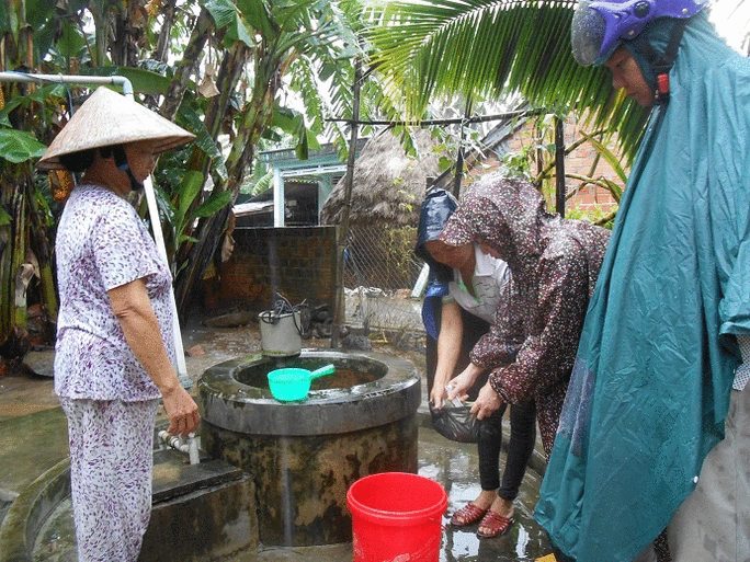 (bài thời sự): Cách xử lý nguồn nước bị ôi nhiễm trong và sau lũ lụt ở Nghệ An 1