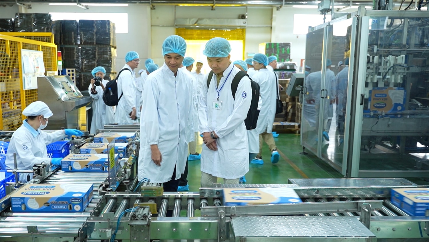 Sản phẩm của Vinamilk đều được sản xuất trên dây chuyền hiện đại, khép kín theo các tiêu chuẩn cao nhất của quốc tế. Ảnh: Vi Nam