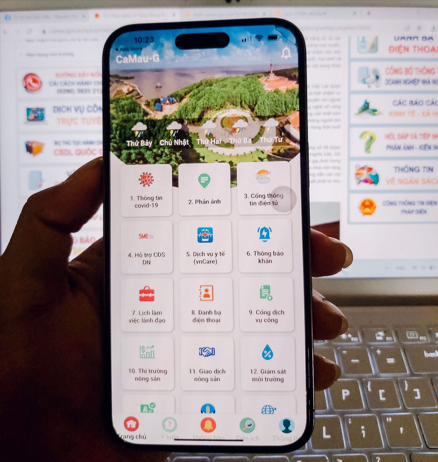 Người dân được hướng dẫn tải app Chính quyền điện tử Cà Mau (CaMau- G) để sử dụng