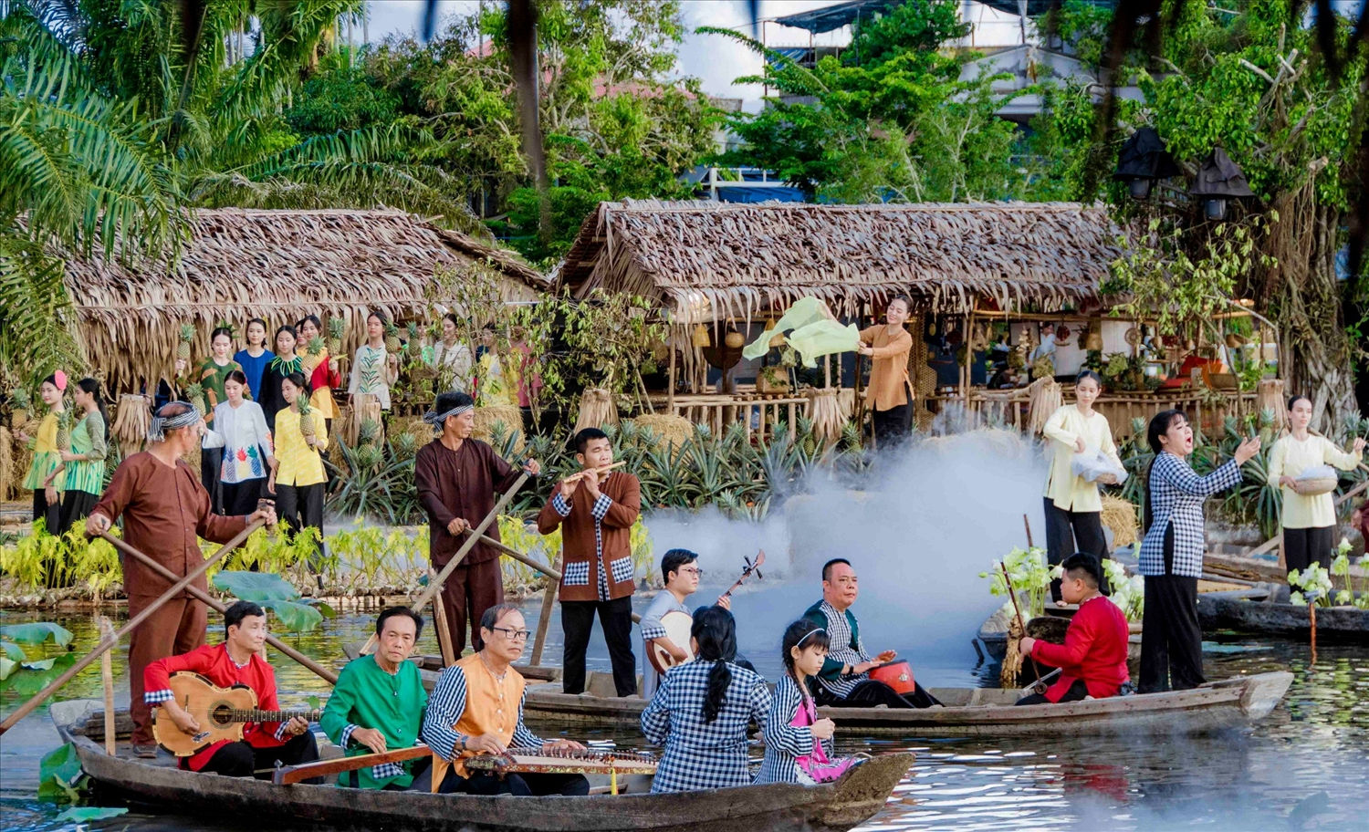 Đờn ca tài tử được thể hiện qua 3 thế hệ, đó là sự kế thừa và tiếp biến văn hóa qua giai điệu truyền thống đặc trưng của vùng sông nước Nam Bộ