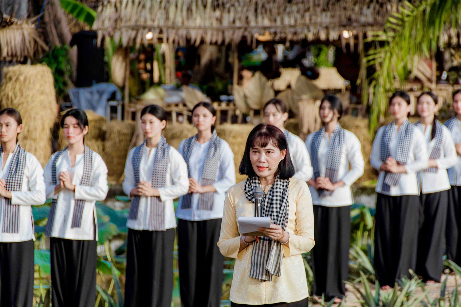 Phó Chủ tịch UBND tỉnh Hậu Giang - Hồ Thu Ánh phát biểu khai mạc Festival Áo bà ba - Hậu Giang 2023.