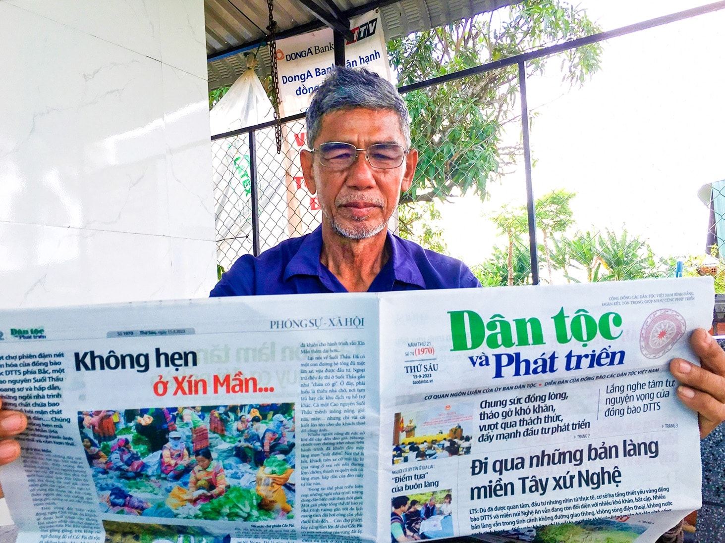 Ông Thông Minh Tìm, Người có uy tín của làng Chăm Palei Mưli  đọc Báo Dân tộc và Phát triển.