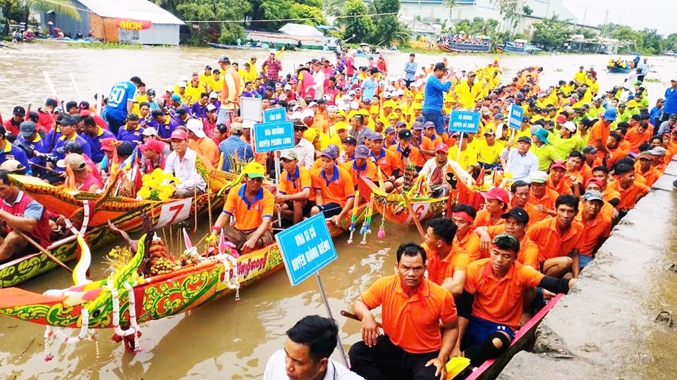 Các đội tham gia giải đua ghe ngo nam mở rộng của huyện Giồng Riềng năm 2023