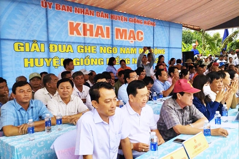 Các đại biểu tham dự Lễ khai mạc giải đua ghe ngo