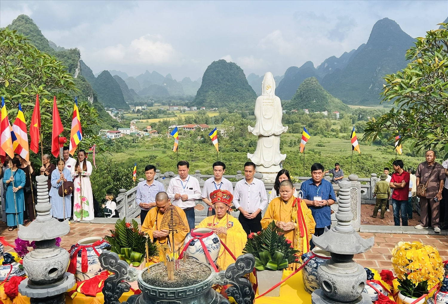 Lễ cầu quốc thái dân an, mưa thuận gió hòa diễn ra tại chùa Phật Tích Trúc Lâm Bản Giốc (Nguồn: Báo Thời đại)