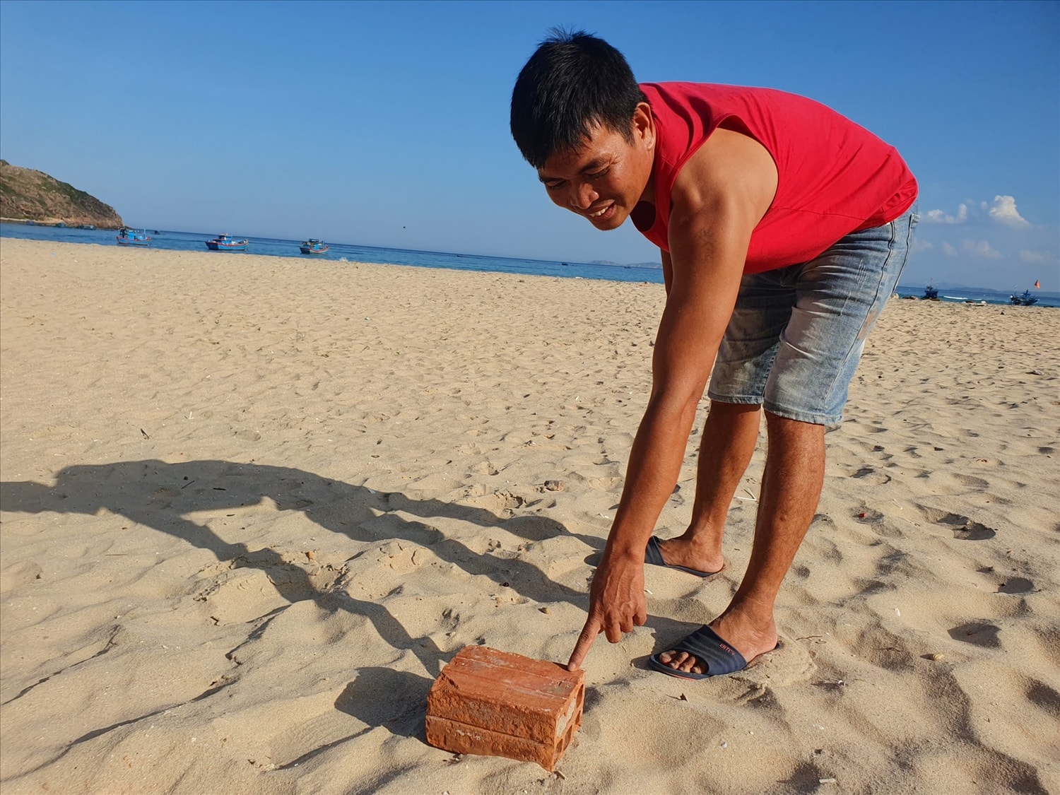 Anh Sáng đánh dấu chỗ rùa biển từng lên đẻ trứng
