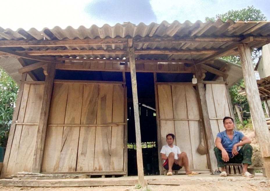 Nhu cầu về nhà ở của cha con ông Mạc Văn Thìn ở bản Ang, xã Xá Lượng, huyện Tương Dương đang rất cấp bách Nhu cầu về nhà ở của cha con ông Mạc Văn Thìn ở bản Ang, xã Xá Lượng, huyện Tương Dương đang rất cấp bách