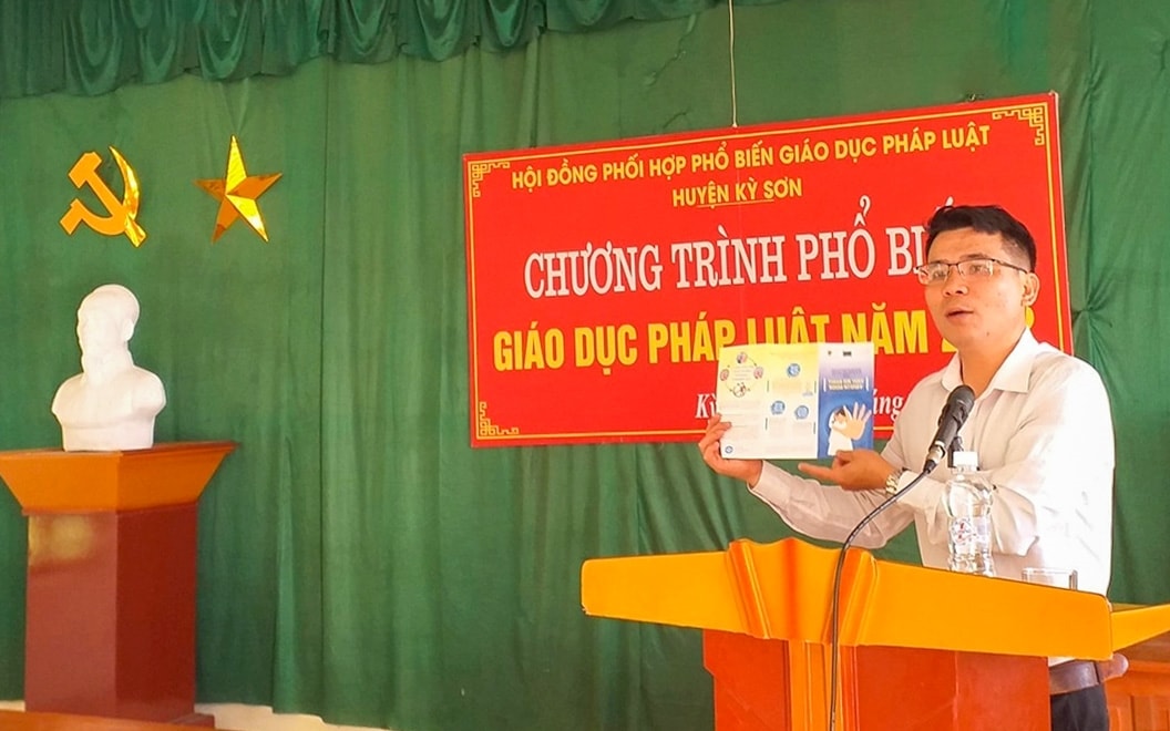 Truyền thông tuyên truyền PBGDPL về hôn nhân gia đình, hệ lụy của tảo hôn và hôn nhân cạn huyết thống Truyền thông tuyên truyền PBGDPL về hôn nhân gia đình, hệ lụy của tảo hôn và hôn nhân cạn huyết thống