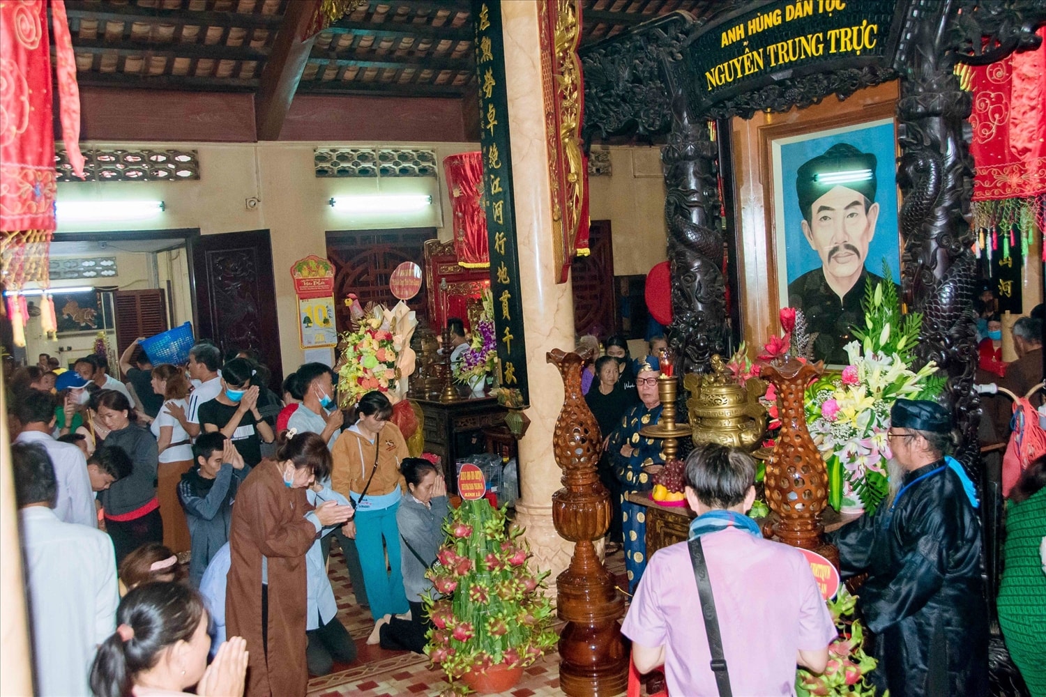 Hằng năm, cứ đến ngày 26, 27, 28 tháng 8 âm lịch, Nhân dân ở khắp nơi trong cả nước cùng nhau hội tựu về ngôi đình thờ Nguyễn Trung Trực để chiêm bái, bày tỏ lòng ngưỡng mộ, tri ân vị Anh hùng dân tộc.
