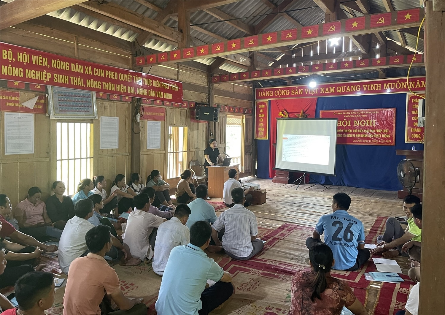 UBND huyện đã chủ động, tăng cường công tác vận động, tuyên truyền sự tham gia của Nhân dân nhằm phát huy vai trò của Nhân dân trong thực hiện các chương trình, dự án