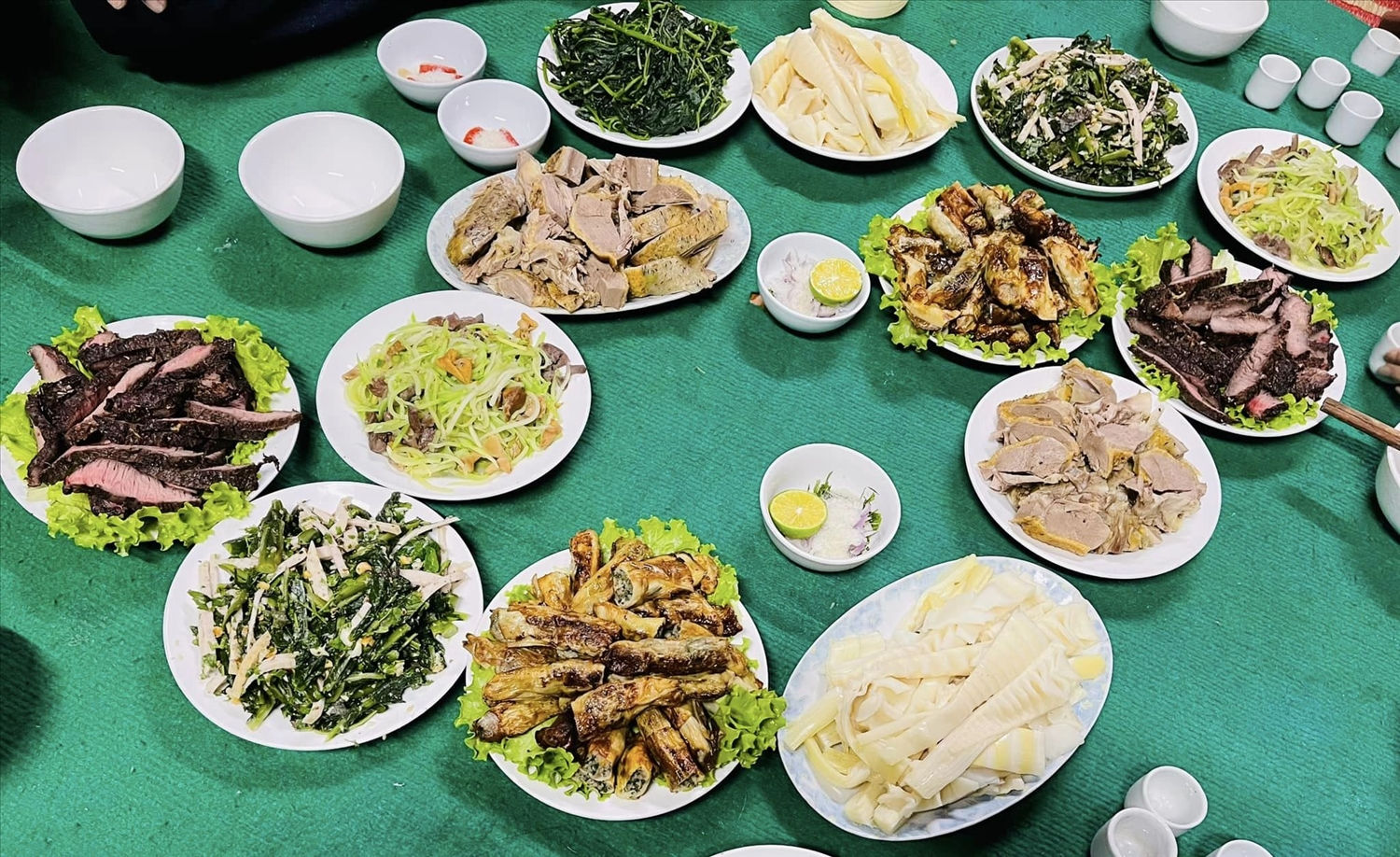 Ẩm thực của đồng bào Tày Nghĩa Đô phục vụ khách du lịch