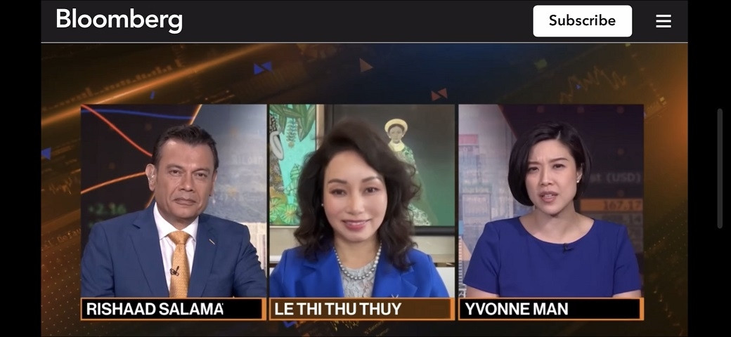 CEO VinFast Lê Thị Thu Thủy trả lời phỏng vấn Bloomberg TV sáng 16/10 (Ảnh chụp màn hình) CEO VinFast Lê Thị Thu Thủy trả lời phỏng vấn Bloomberg TV sáng 16/10 (Ảnh chụp màn hình)