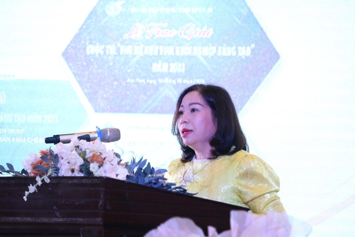 Bà Nguyễn Thị Thu Hà – Phó Chủ tịch Hội LHPN tỉnh Kon Tum phát biểu tại Ngày Phụ nữ khởi nghiệp và Tổng kết Cuộc thi phụ nữ khởi nghiệp năm 2023