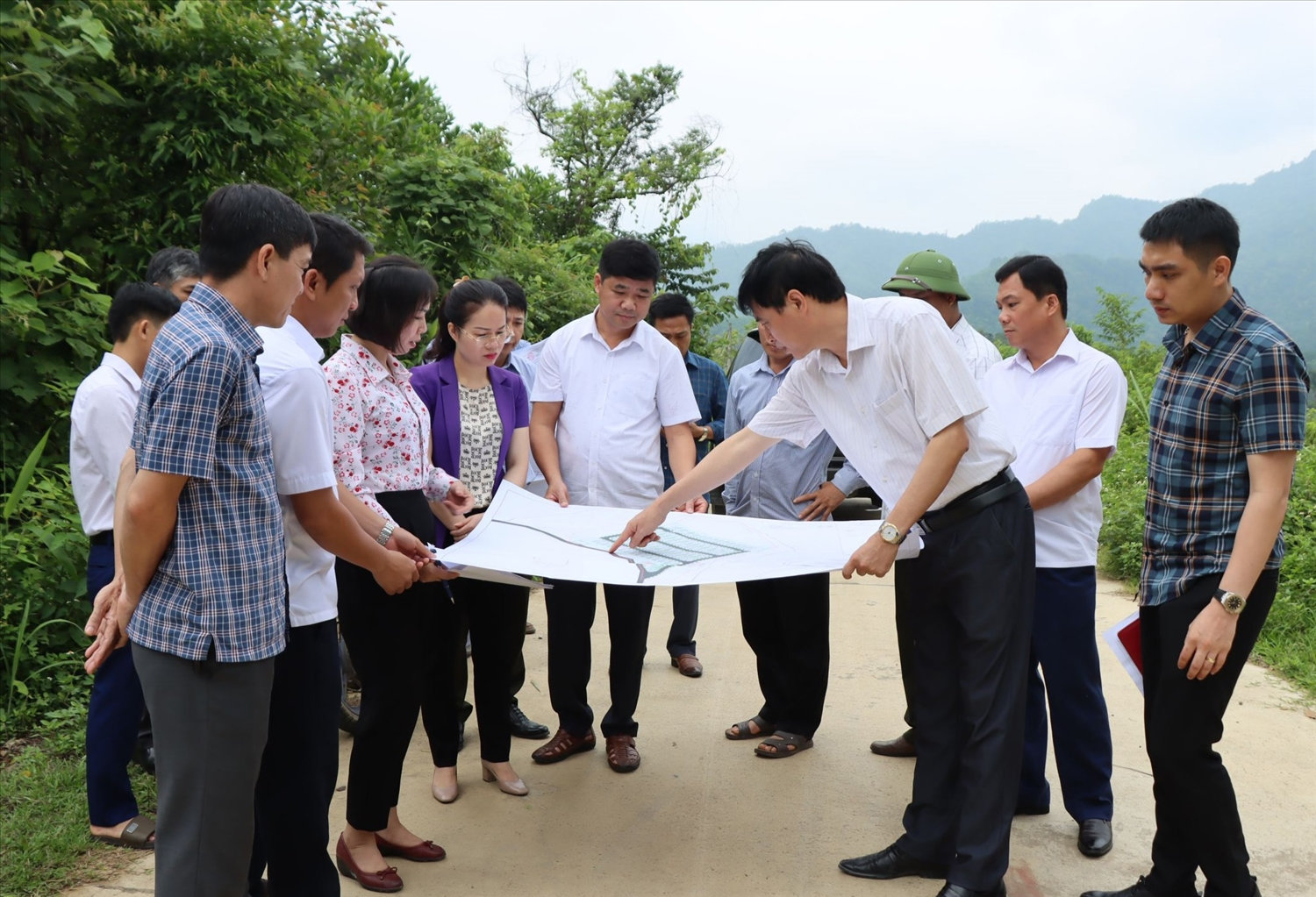 Đoàn Khảo sát của Ban Kinh tế - Ngân sách, HĐND tỉnh Thái Nguyên khảo sát dự án tái định cư tập trung xóm Tân Kim, xã Thần Sa, huyện Võ Nhai ngày 15/6/2023. 