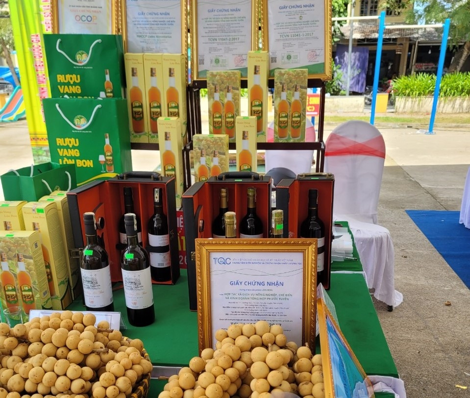 Sản phẩm rượu vang được làm từ quả Lòn Bon