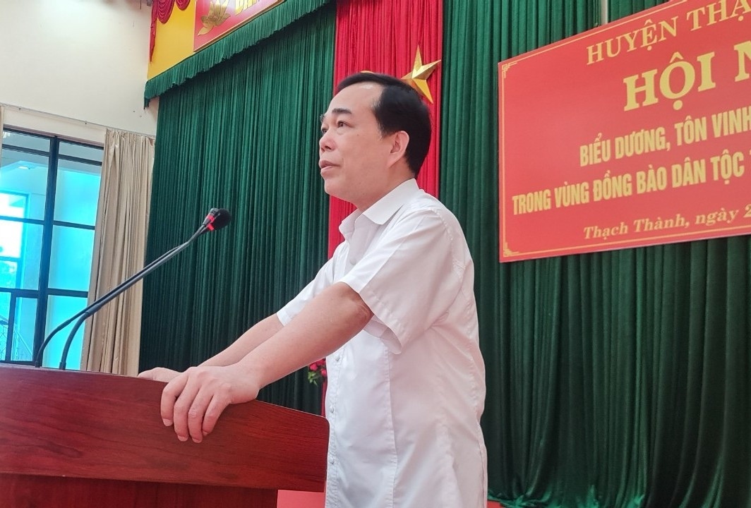 Ông Cầm Bá Tường - Phó Trưởng Ban Dân tộc tỉnh Thanh Hóa phát biểu tại Hội nghị Ông Cầm Bá Tường - Phó Trưởng Ban Dân tộc tỉnh Thanh Hóa phát biểu tại Hội nghị