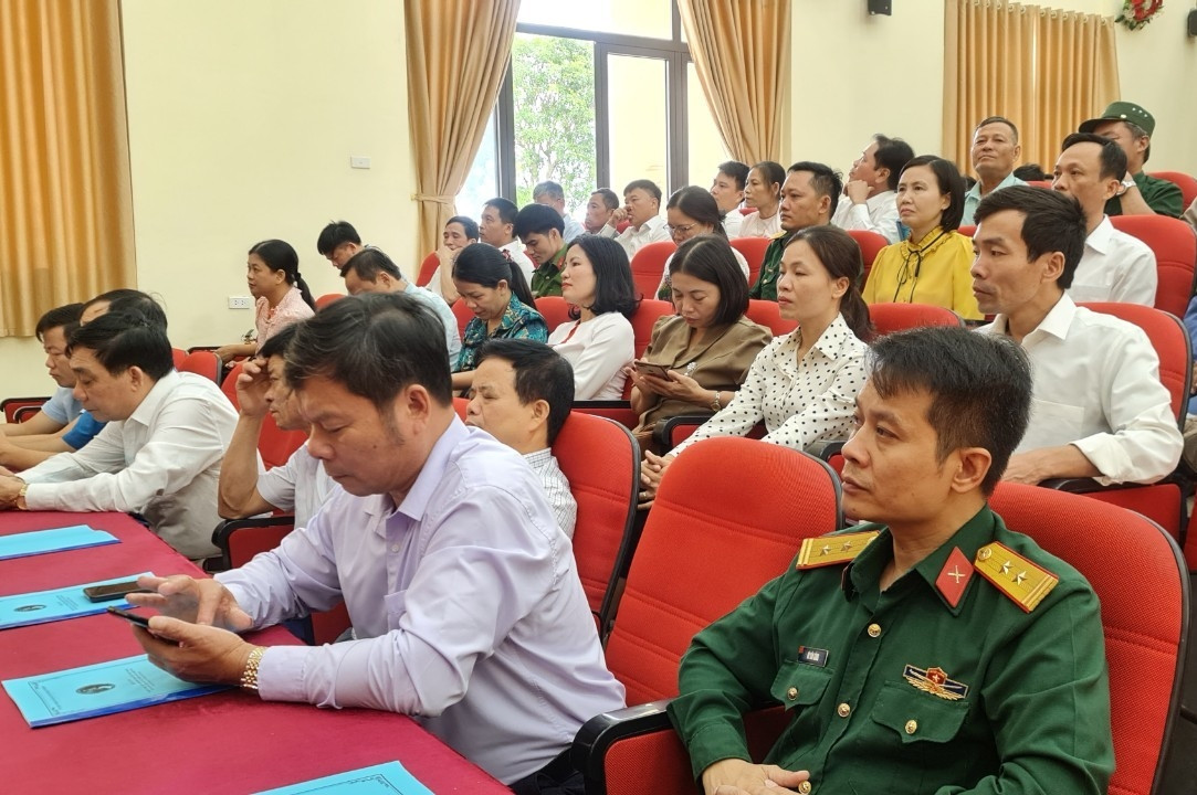 Đội ngũ Người có uy tín luôn đi đầu trong các phong trào thi đua lao động sản xuất, giảm nghèo của địa phương Đội ngũ Người có uy tín luôn đi đầu trong các phong trào thi đua lao động sản xuất, giảm nghèo của địa phương