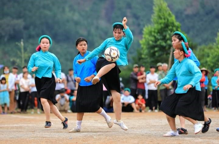 Sôi nổi Giải bóng đá nữ các dân tộc huyện Bình Liêu Sôi nổi Giải bóng đá nữ các dân tộc huyện Bình Liêu