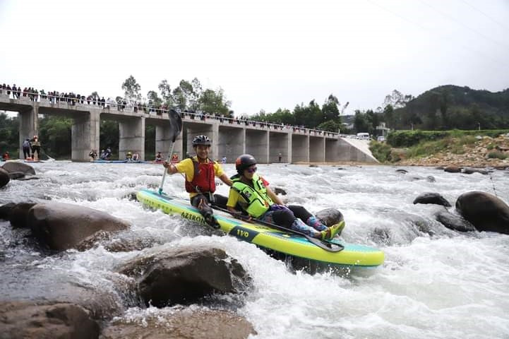 Biểu diễn và trải nghiệm chèo sup trên tuyến sông Tiên Yên thuộc địa phận huyện Bình Liêu Biểu diễn và trải nghiệm chèo sup trên tuyến sông Tiên Yên thuộc địa phận huyện Bình Liêu