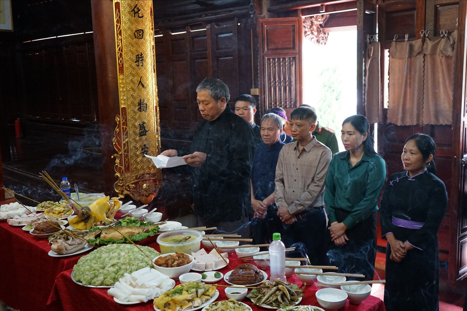 Lãnh đạo huyện Bình Liêu cùng thực hiện nghi lễ Mừng cơm mới Lãnh đạo huyện Bình Liêu cùng thực hiện nghi lễ Mừng cơm mới