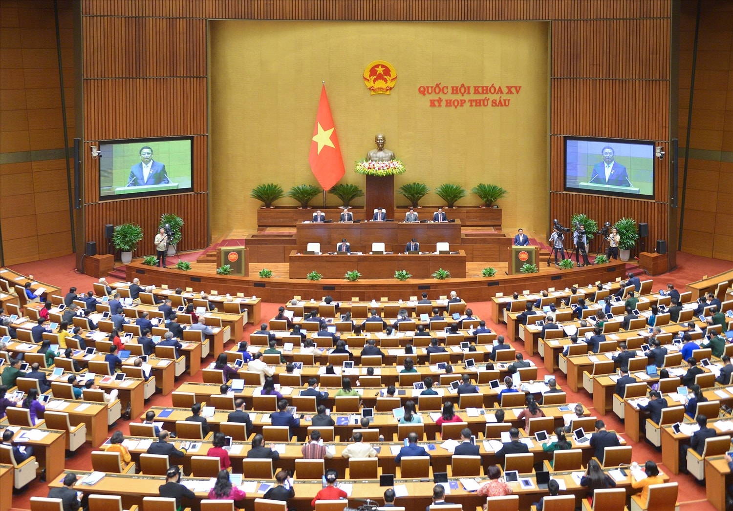 Quang cảnh phiên họp