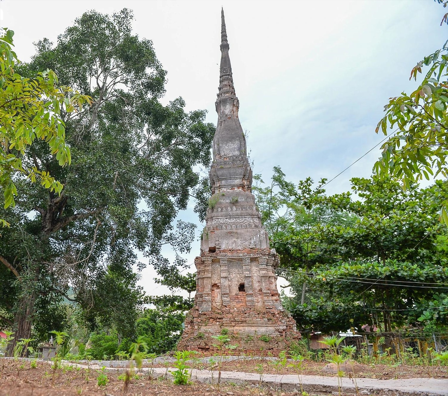 Huyền bí tháp cổ Yên Hòa bên dòng Nậm Nơn Huyền bí tháp cổ Yên Hòa bên dòng Nậm Nơn