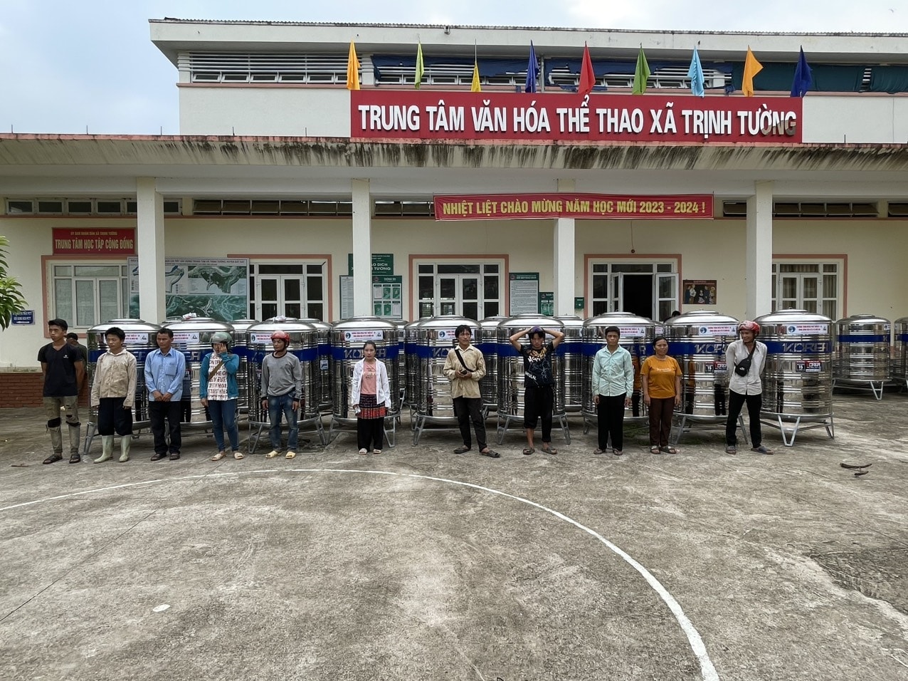 Người dân xã Trịnh Tường, huyện Bát Xát (Lào Cai)  được hỗ trợ bồn chứa nước từ Chương trình  MTQG 1719