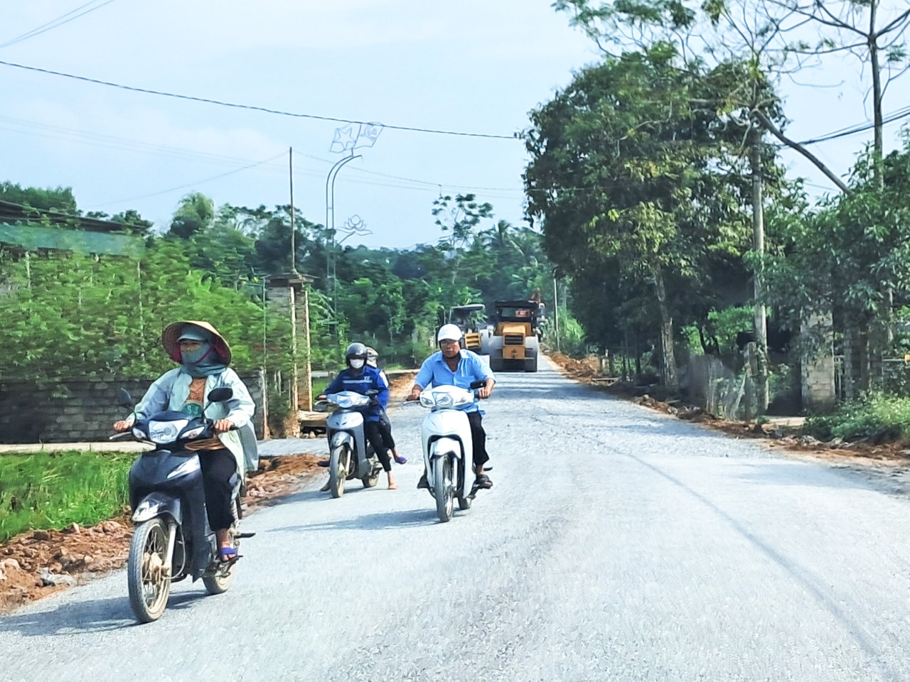 Nhờ các chương trình, dự án đầu tư của Nhà nước, đường giao thông ở nhiều thôn, xóm ở huyện Nghĩa Đàn đã được xây dựng kiên cố, sạch đẹp
