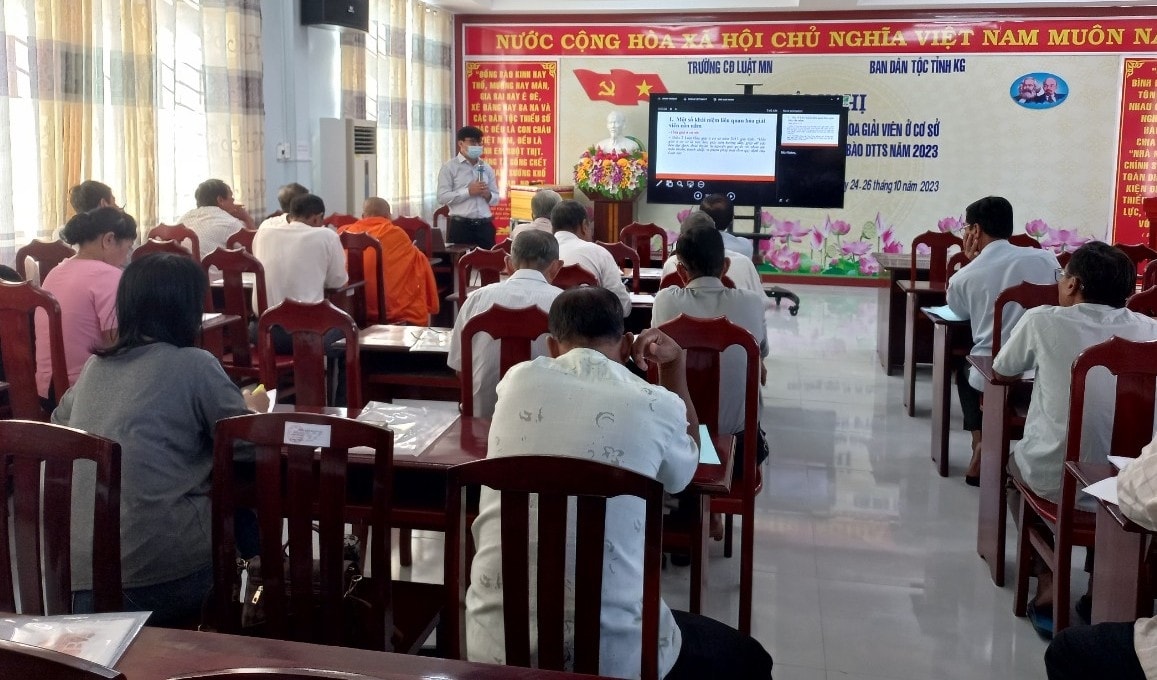 Hội nghị Bồi dưỡng kiến thức hòa giải cho Người có uy tín trong đồng bào DTTS tỉnh Kiên Giang năm 2023 Hội nghị Bồi dưỡng kiến thức hòa giải cho Người có uy tín trong đồng bào DTTS tỉnh Kiên Giang năm 2023