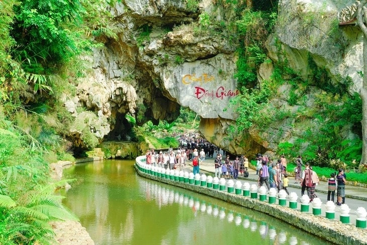 Các khu điểm du lịch miền núi Quảng Nam có lợi thế cảnh quan thiên nhiên và đa dạng văn hóa. Ảnh: Phương Thảo Các khu điểm du lịch miền núi Quảng Nam có lợi thế cảnh quan thiên nhiên và đa dạng văn hóa. Ảnh: Phương Thảo