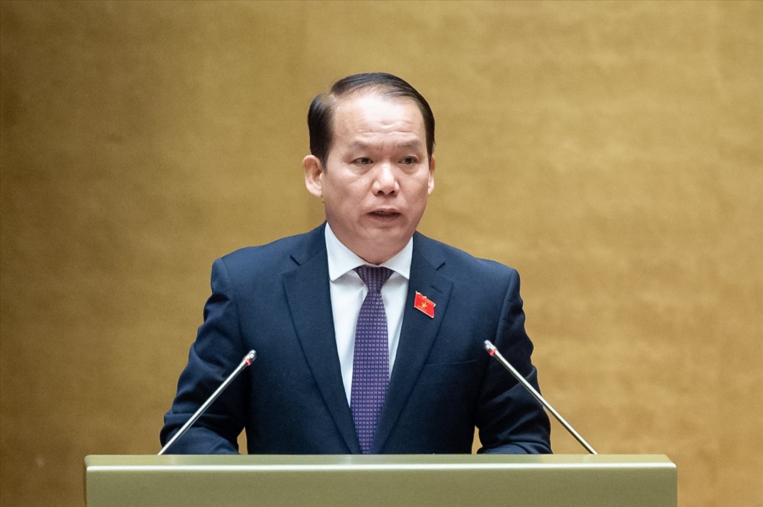 Chủ nhiệm Ủy ban Pháp luật của Quốc hội Hoàng Thanh Tùng trình bày Báo cáo giải trình, tiếp thu, chỉnh lý dự thảo Luật Nhà ở (sửa đổi)