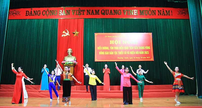 (tin)Thường Xuân (Thanh Hóa): Tôn vinh 170  Người có uy tín, nhân sĩ, trí thức, doanh nhân tiêu biểu trong đồng bào DTTS 2