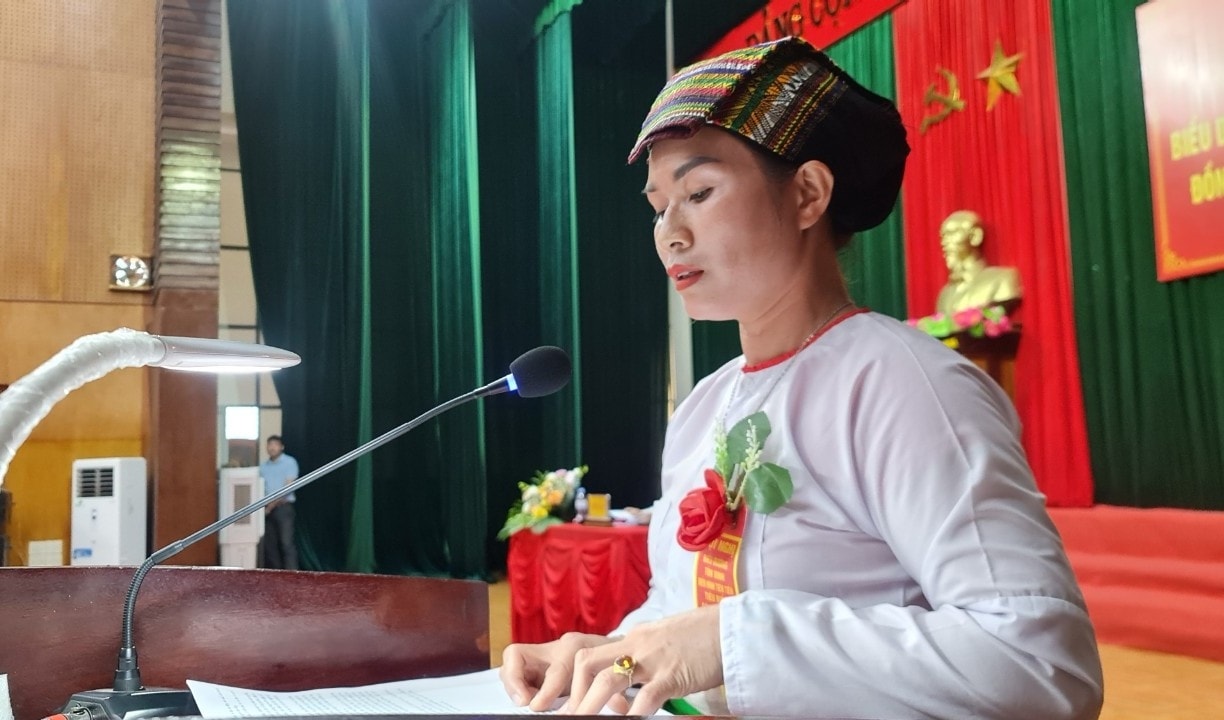 Đại diện đội ngũ Người có uy tín tham gia ý kiến thảo luận tại Hội nghị