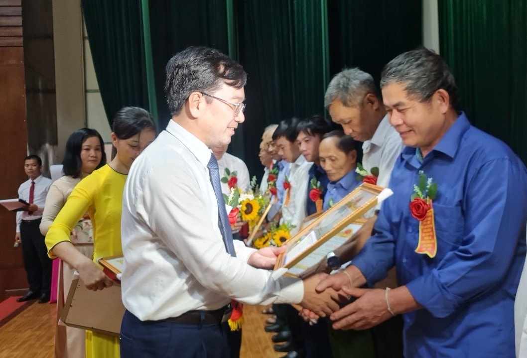 Từ các phong trào thi đua yêu nước, Thường Xuân xuất hiện nhiều tấm gương điển hình tiên tiến trong vùng đồng bào DTTS trên mọi lĩnh vực