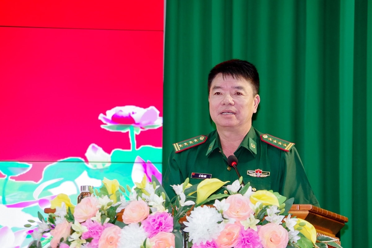 Đại tá Lê Văn Anh, Phó chính ủy BĐBP tỉnh Sóc Trăng phát biểu khai mạc lớp bồi dưỡng tiếng Khmer năm 2023 Đại tá Lê Văn Anh, Phó chính ủy BĐBP tỉnh Sóc Trăng phát biểu khai mạc lớp bồi dưỡng tiếng Khmer năm 2023