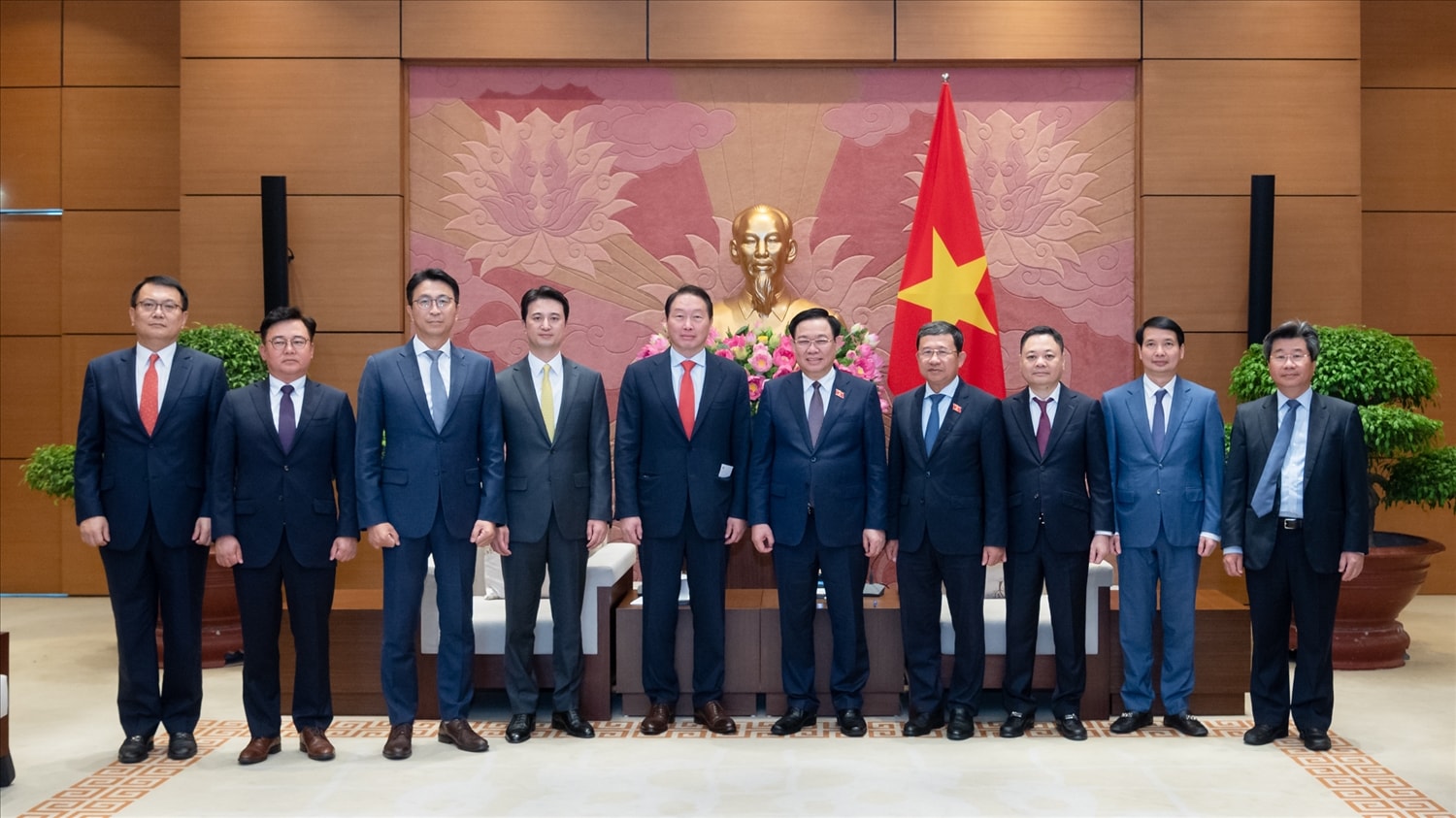 Các đại biểu cùng dự cuộc tiếp