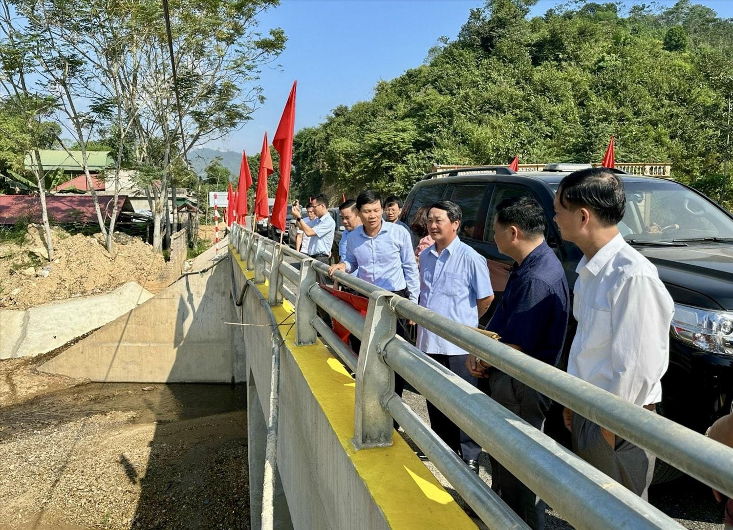 Đoàn công tác kiểm tra, giám sát tại công trình cầu Trẹ Rẹ, xã Kim Thượng, mới được khánh thành, đưa vào sử dụng Đoàn công tác kiểm tra, giám sát tại công trình cầu Trẹ Rẹ, xã Kim Thượng, mới được khánh thành, đưa vào sử dụng