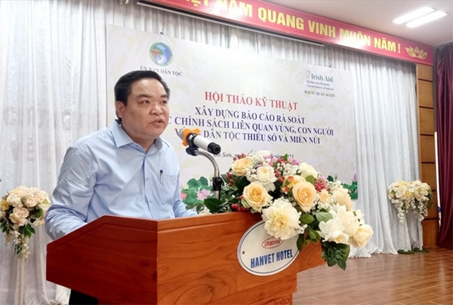 Ông Hoàng Văn Tuyên - Vụ trưởng Vụ Chính sách (Ủy ban Dân tộc) phát biểu khai mạc Hội thảo Ông Hoàng Văn Tuyên - Vụ trưởng Vụ Chính sách (Ủy ban Dân tộc) phát biểu khai mạc Hội thảo