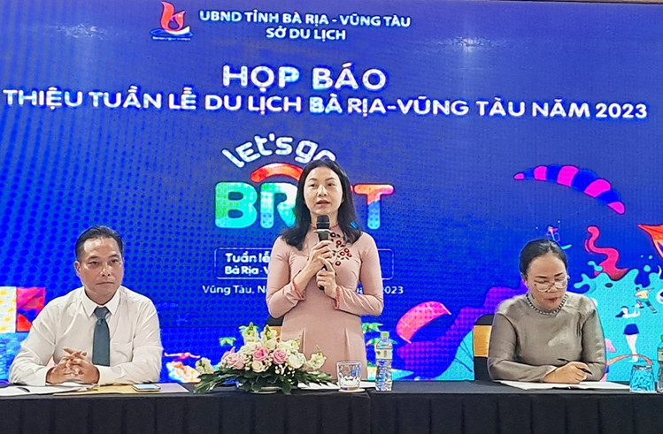 Bà Trần Thu Hiền - Phó Giám đốc Sở Du lịch tỉnh Bà Rịa - Vũng Tàu, đại diện Ban Tổ chức thông tin với báo chí về Bà Trần Thu Hiền - Phó Giám đốc Sở Du lịch tỉnh Bà Rịa - Vũng Tàu, đại diện Ban Tổ chức thông tin với báo chí về