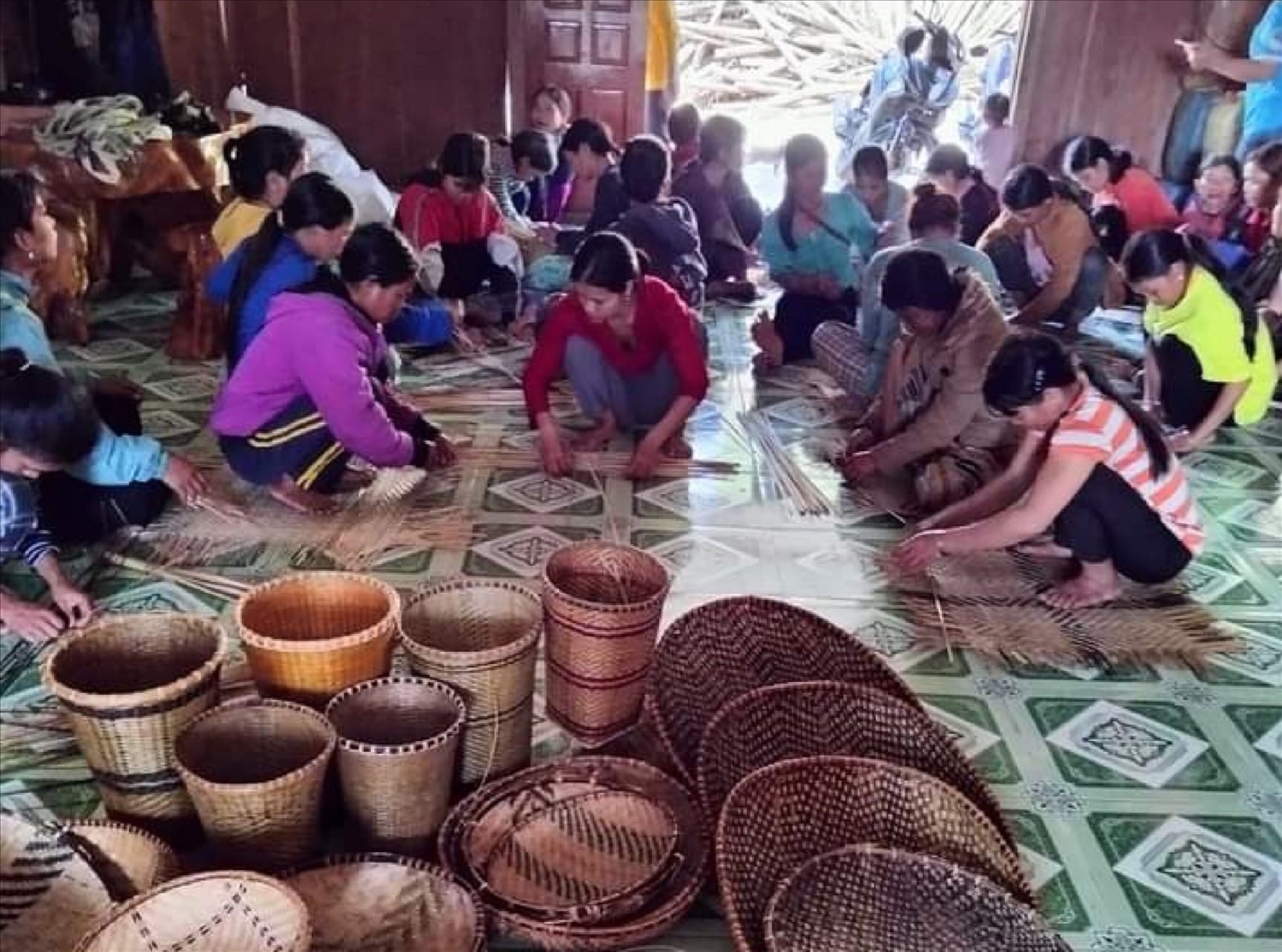 HTX mây tre đan Ngọc Trà Vinh đã tạo việc làm và thu nhập cho phụ nữ DTTS trên địa bàn. HTX mây tre đan Ngọc Trà Vinh đã tạo việc làm và thu nhập cho phụ nữ DTTS trên địa bàn.